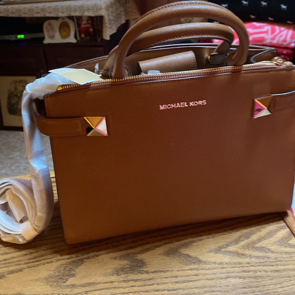 Medium brown Michael kors handbag - Picture 3 of 3